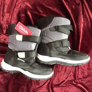 Wootie snow boots brand new